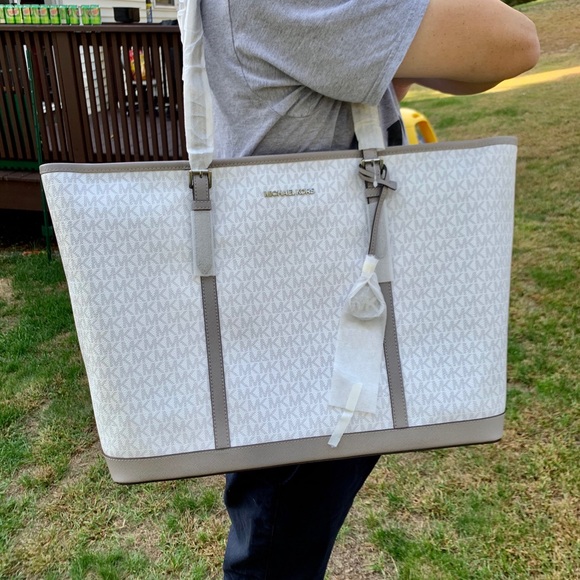 NWT Michael Kors XL Jet Set Tote - Picture 9 of 10